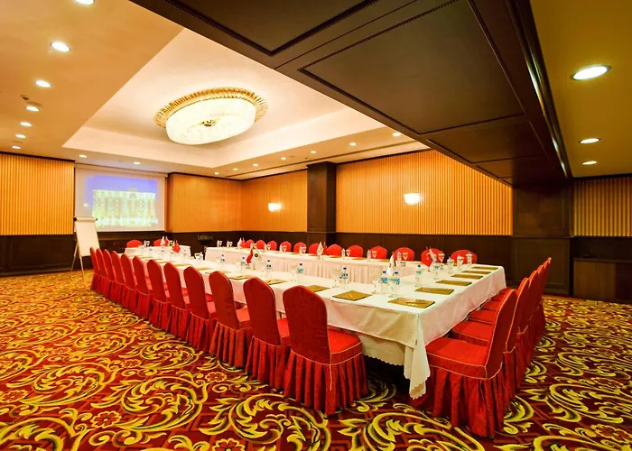 Latanya Palm & Airport 4*