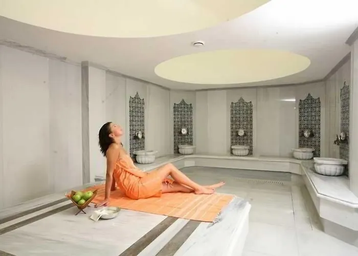 Latanya Palm & Airport Hotel 4*