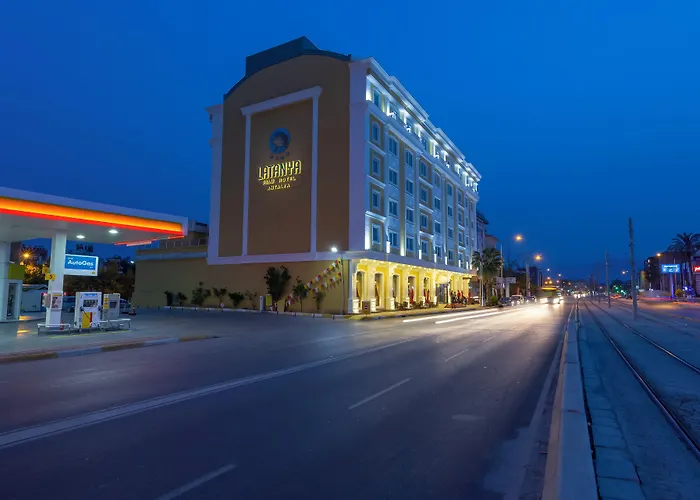 Hotel Latanya Palm & Airport 4*