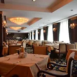Latanya Palm & Airport Hotel 4*
