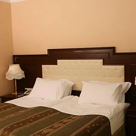 Latanya Palm & Airport Hotel 4*