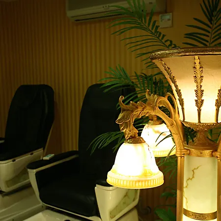 Latanya Palm & Airport Hotel