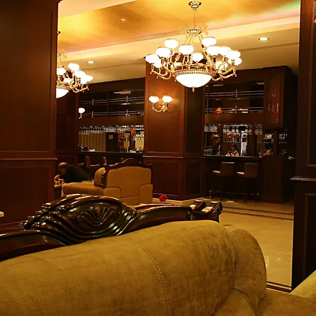 Latanya Palm & Airport Hotel 4*