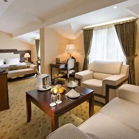 Latanya Palm & Airport 4*