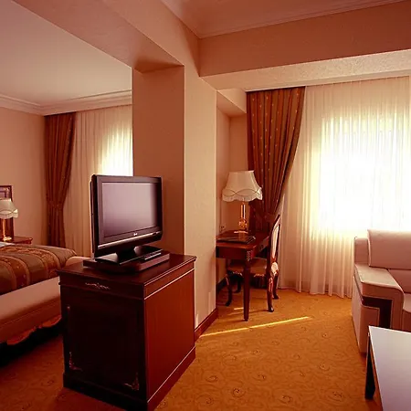 Szálloda Latanya Palm & Airport 4*