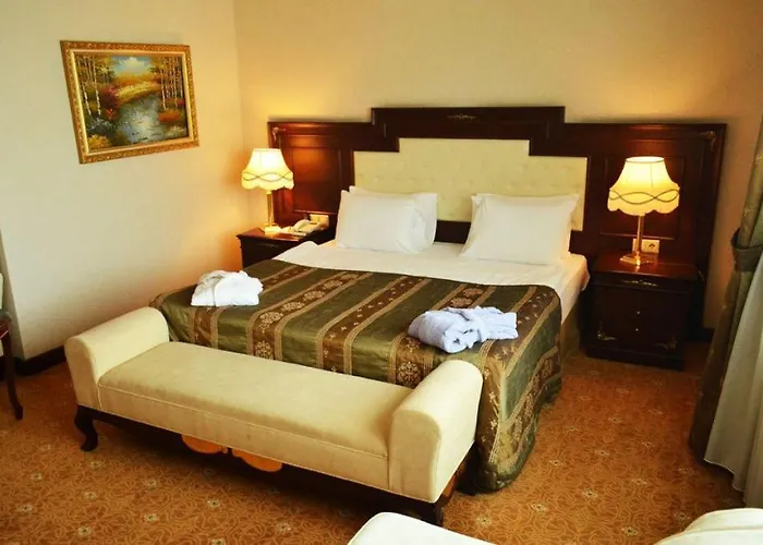 Latanya Palm & Airport Hotel