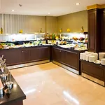 Latanya Palm & Airport Hotel