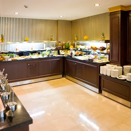 Latanya Palm & Airport Hotel