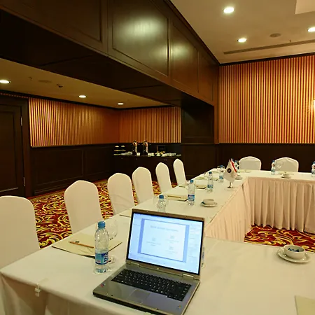 Latanya Palm & Airport Hotel