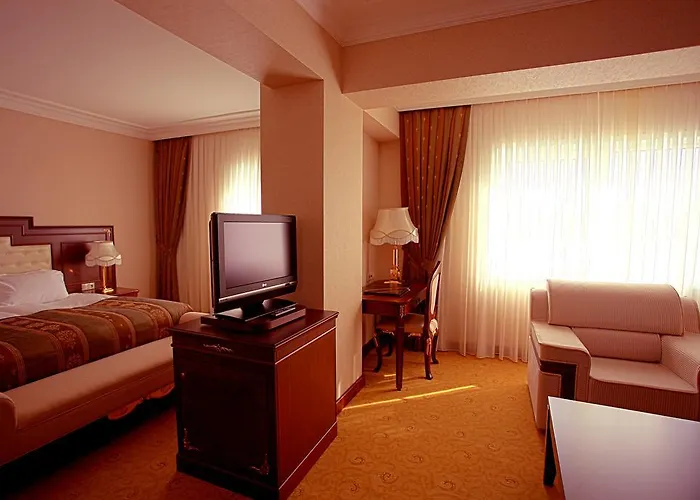 Ξενοδοχείο Latanya Palm & Airport 4*