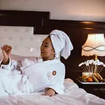 Latanya Palm & Airport Hotel 4*