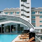 Latanya Palm & Airport Отель