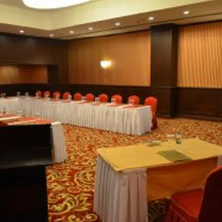 Hotel Latanya Palm & Airport 4*