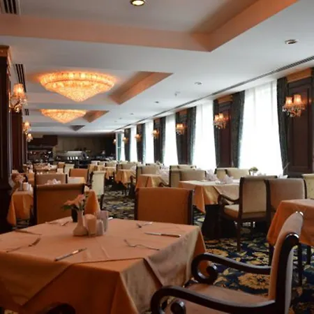 Latanya Palm & Airport Hotel 4*