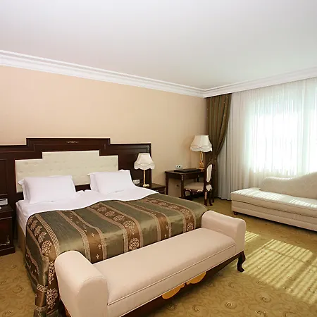 Hotel Latanya Palm & Airport 4*