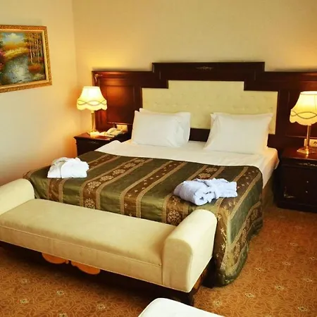 Latanya Palm & Airport Hotel