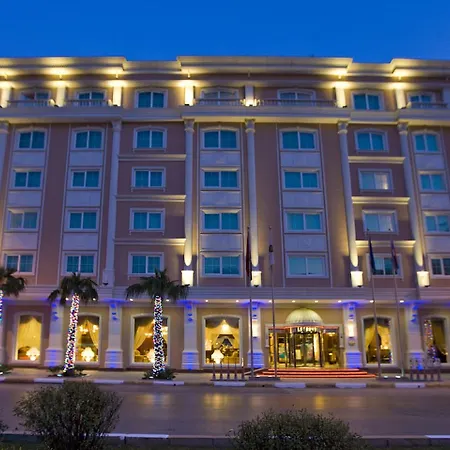 Latanya Palm & Airport 4*
