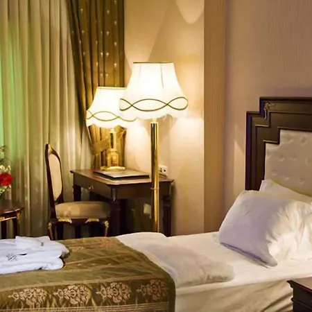 Ξενοδοχείο Latanya Palm & Airport 4*