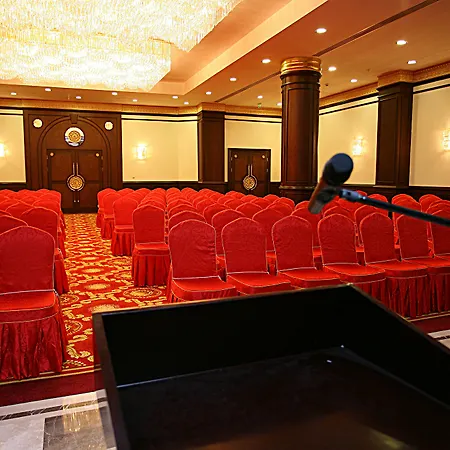 Latanya Palm & Airport Hotel