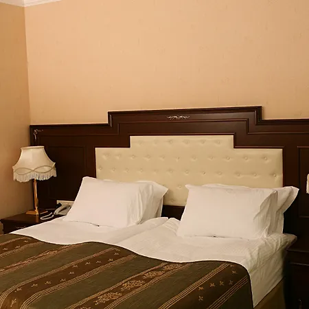 Latanya Palm & Airport 4*