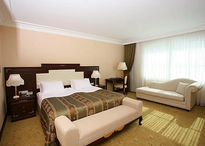 Hotell Latanya Palm & Airport 4*