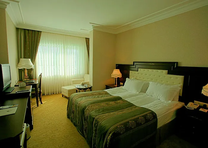 Latanya Palm & Airport Hotel