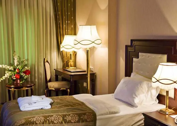 Hotell Latanya Palm & Airport 4*
