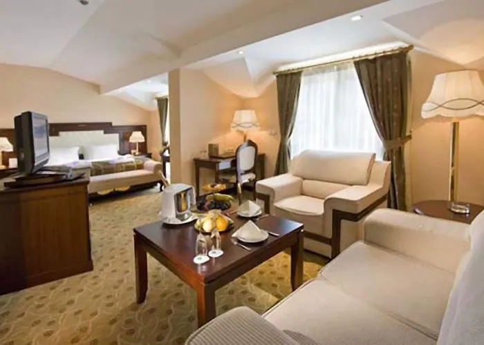 Latanya Palm & Airport 4*